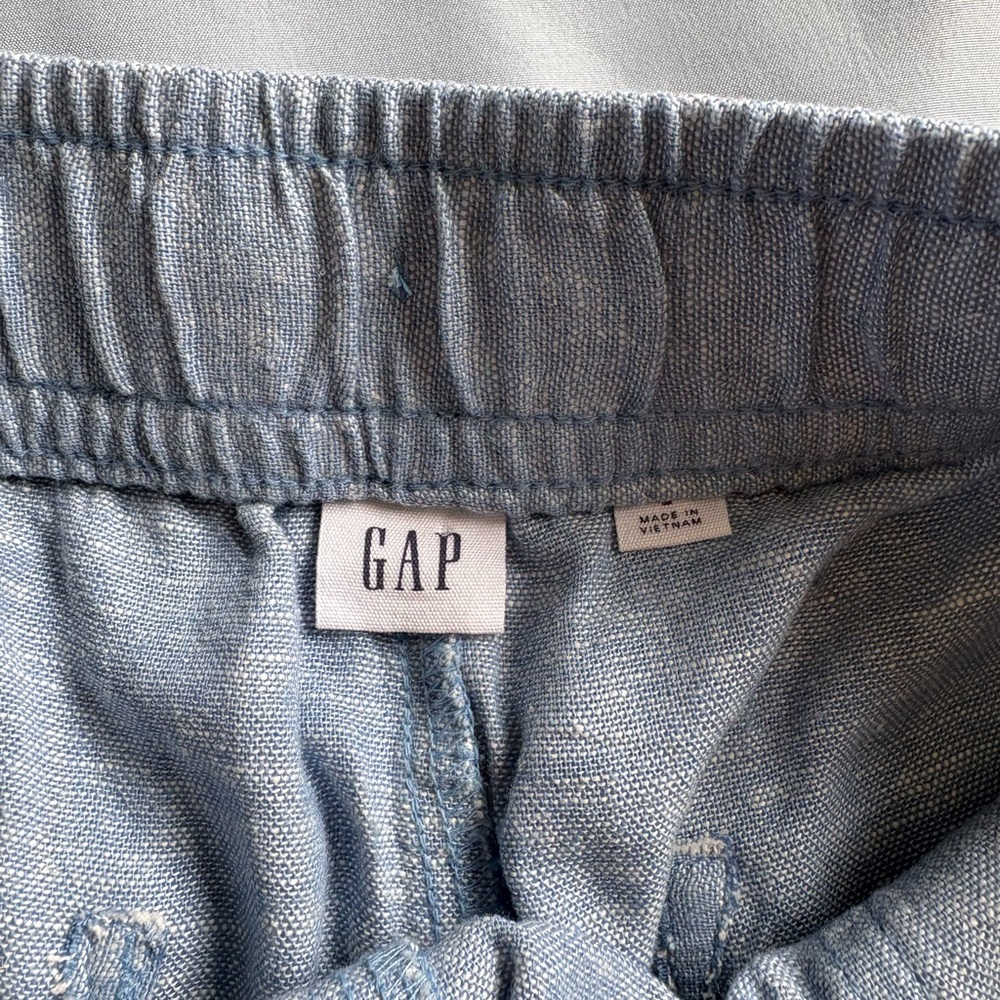 GAP Shorts - Picture 2 of 4